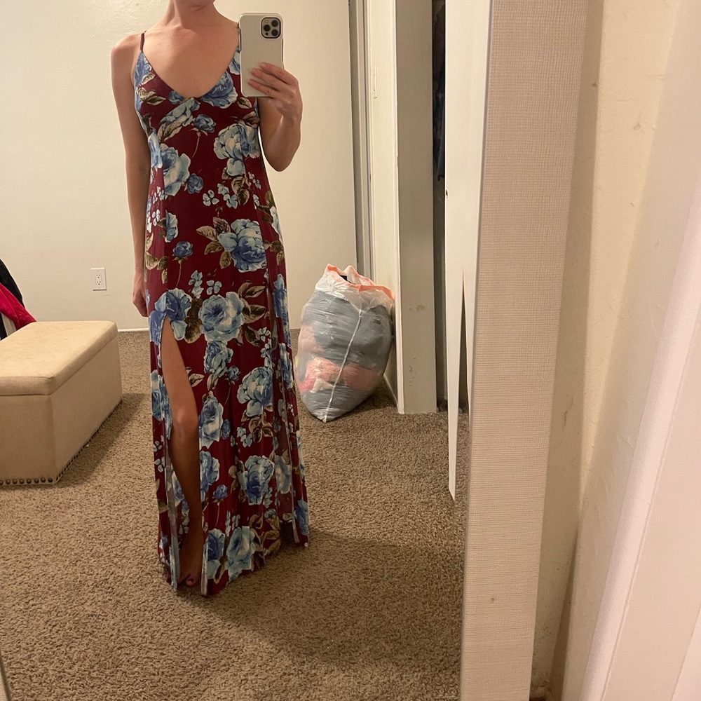 Floral maxi dress with slits on the sides